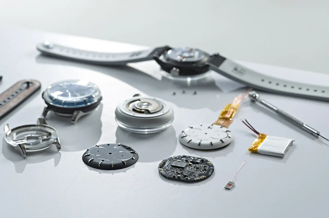 SEQUENT Watch: Supercharger – Smartwatch z rotorem? Tak, pierwszy hybrydowy smartwatch z mechanizmem typu kinetic! 