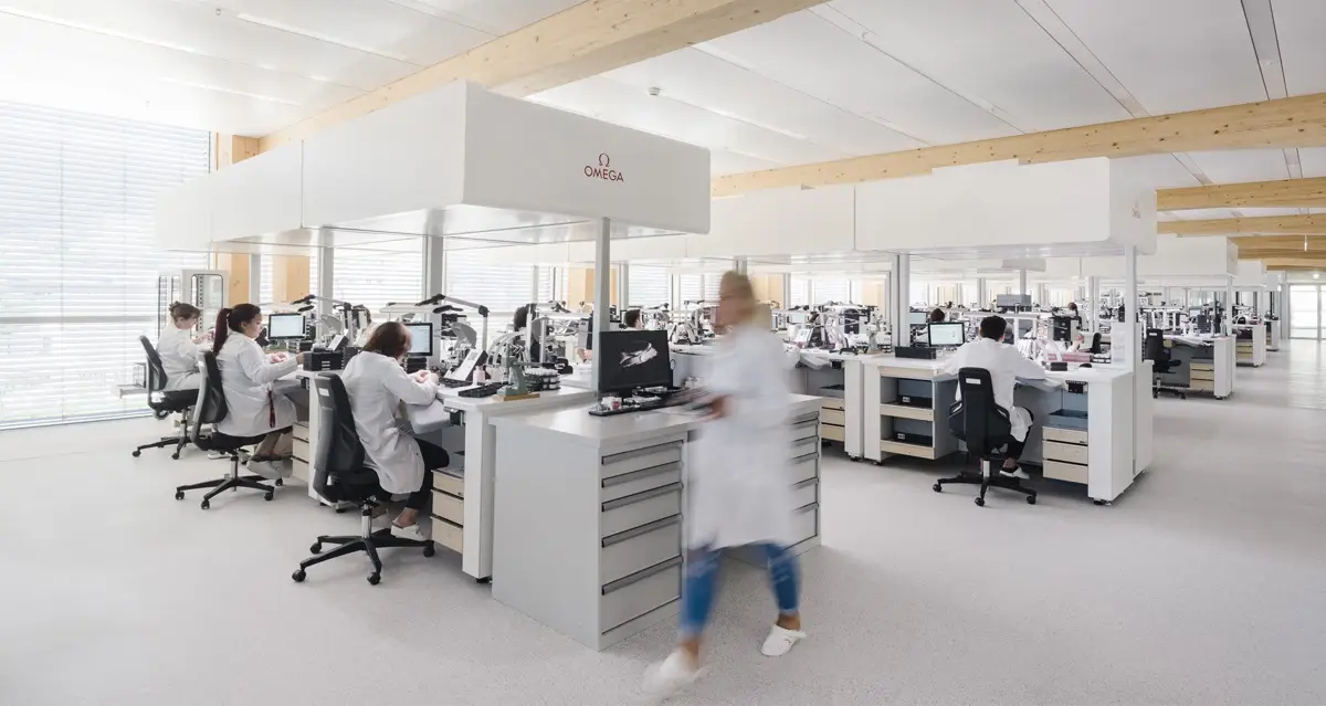 Omega z dumą prezentuje nową fabrykę w szwajcarskim Bienne