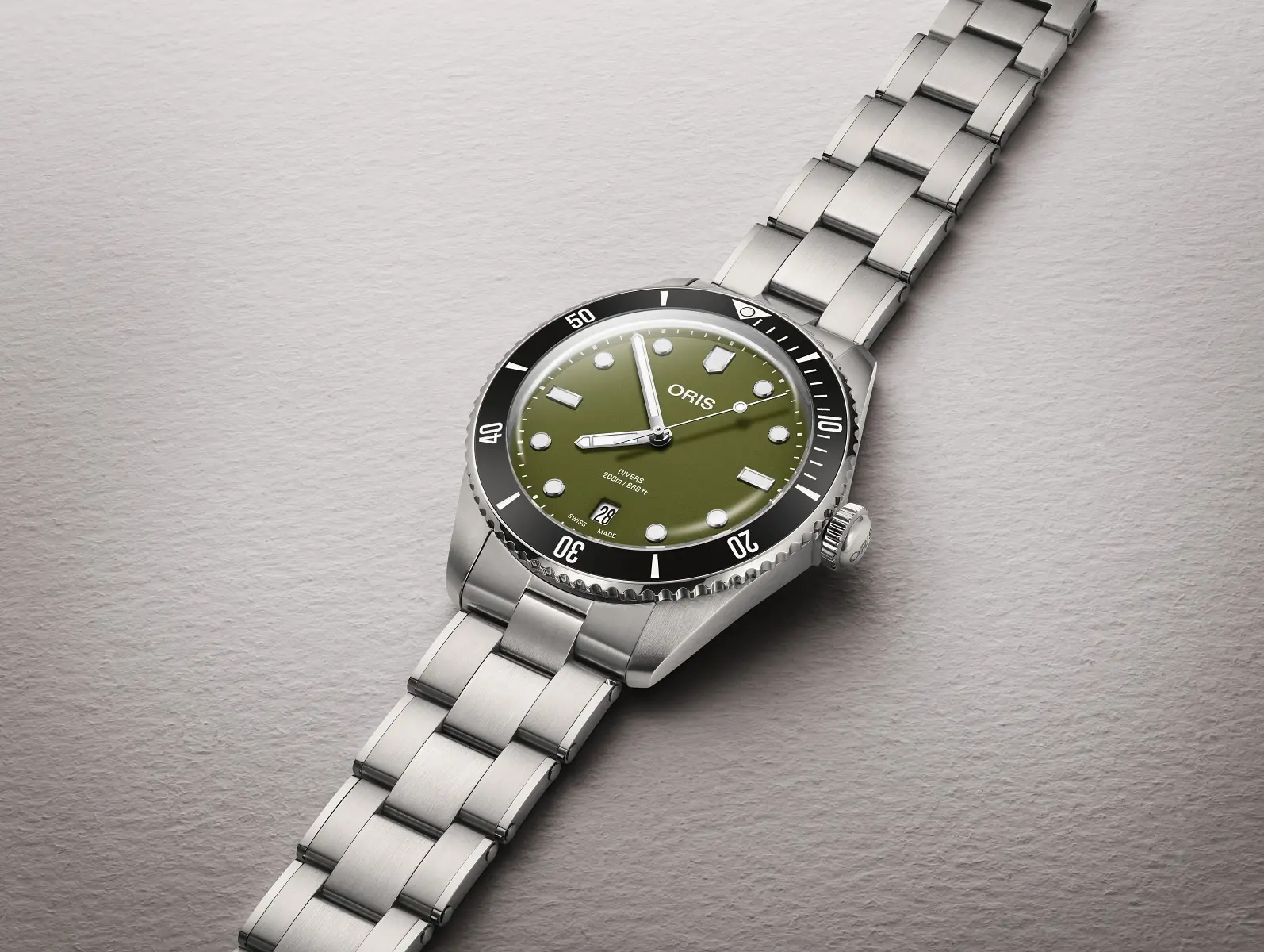 Oris Divers Date. Popularny “diver” z tarczą w kolorze oliwkowym