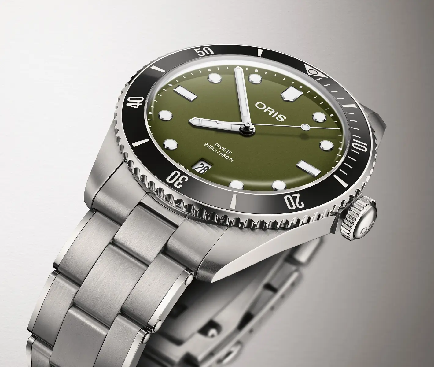 Oris Divers Date. Popularny “diver” z tarczą w kolorze oliwkowym