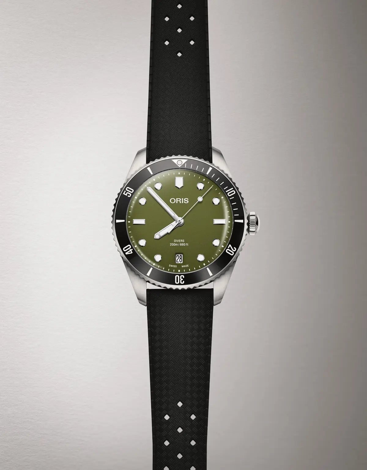 Oris Divers Date. Popularny “diver” z tarczą w kolorze oliwkowym