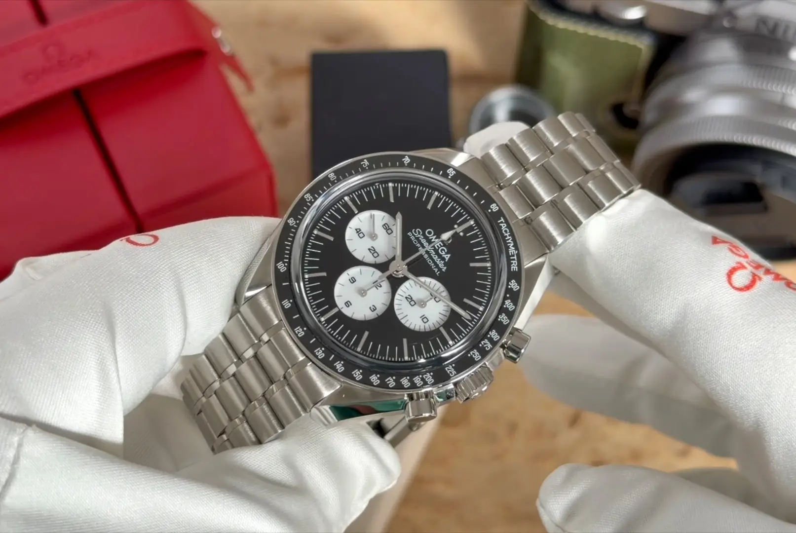 Wideo recenzja nietypowej wersji kultowego zegarka - Omega Speedmaster Moonwatch “Panda Dial”