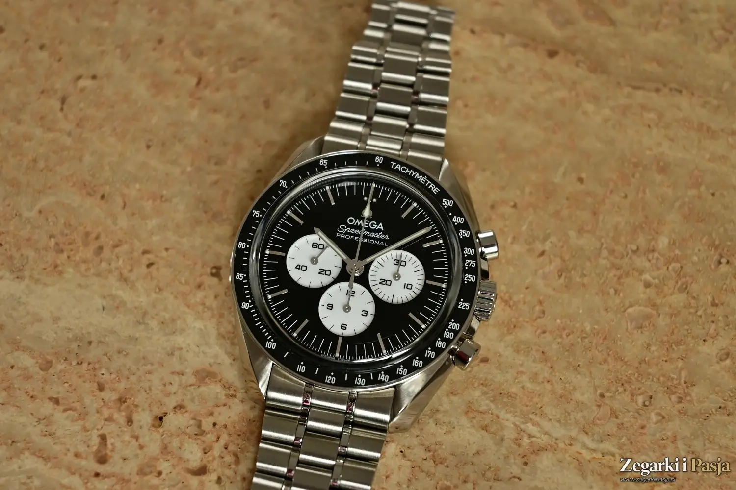 Recenzja Omega Speedmaster Moonwatch “Panda Dial” 310.30.42.50.01.004