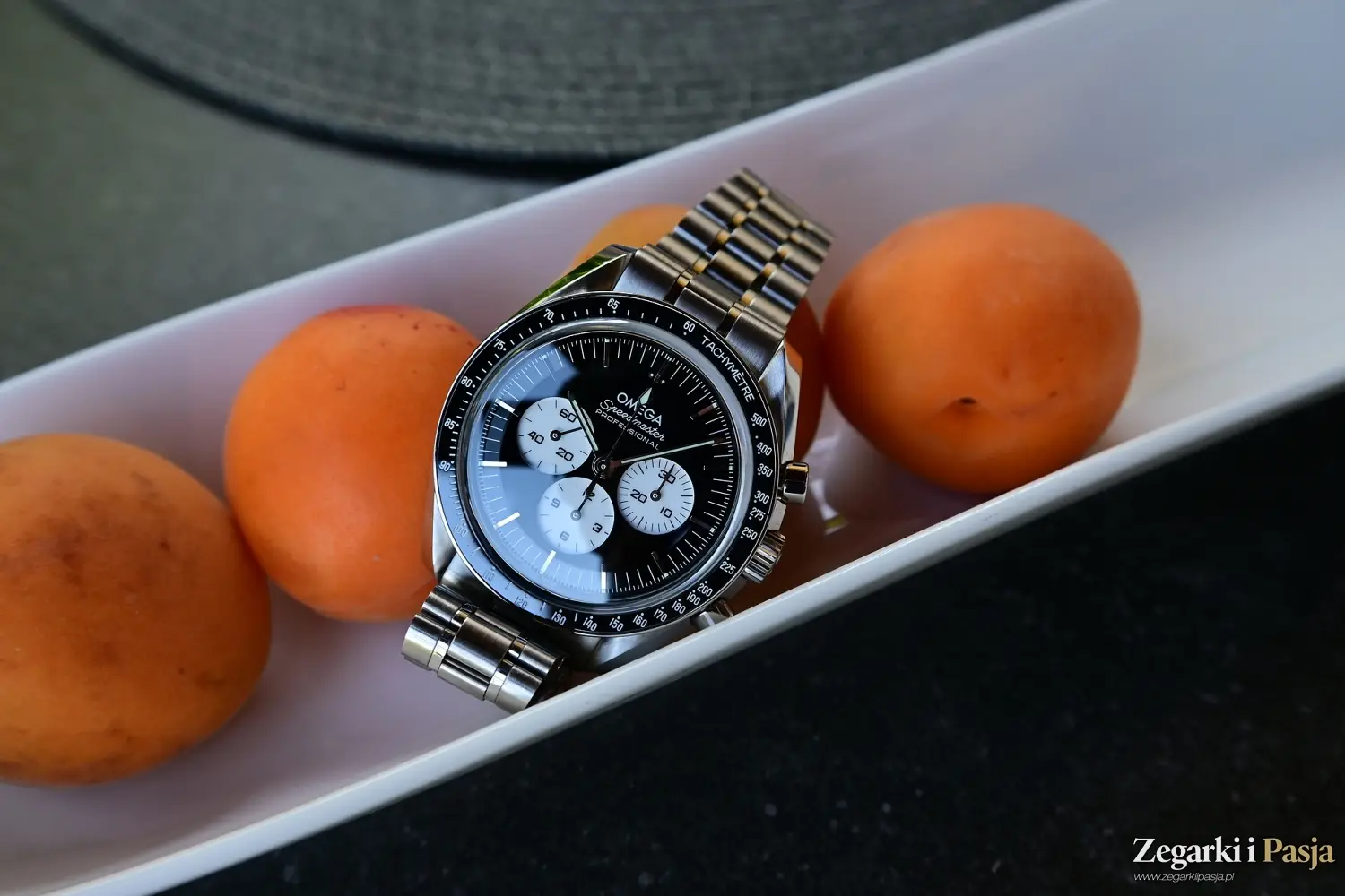 Recenzja Omega Speedmaster Moonwatch “Panda Dial” 310.30.42.50.01.004