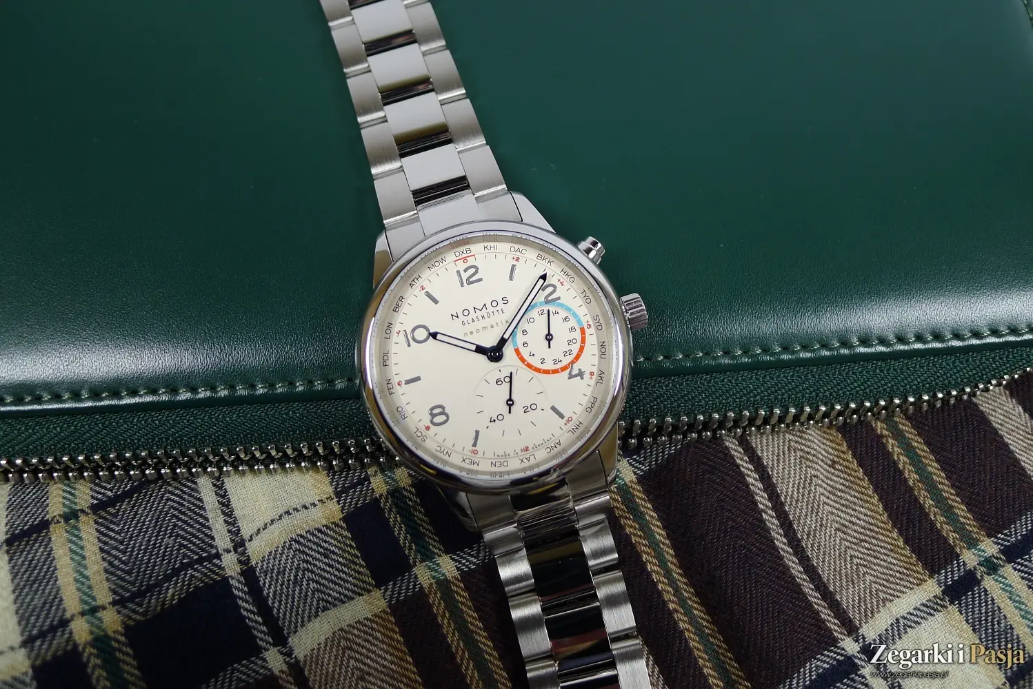Nomos Club Sport neomatik Worldtimer.