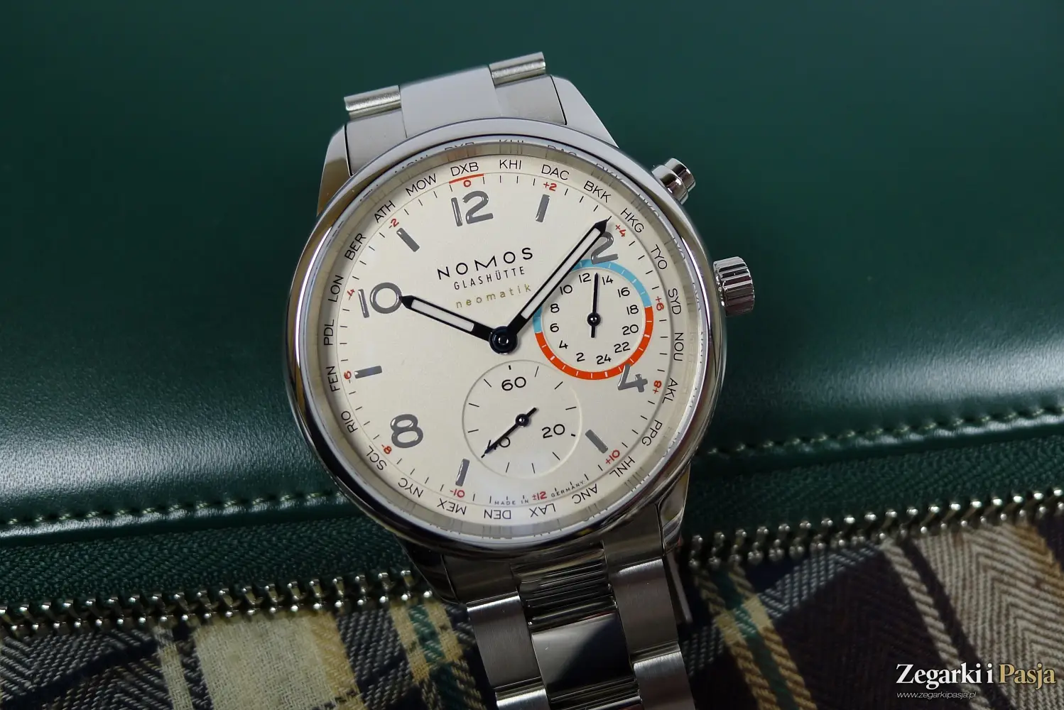 Nomos Club Sport neomatik Worldtimer.