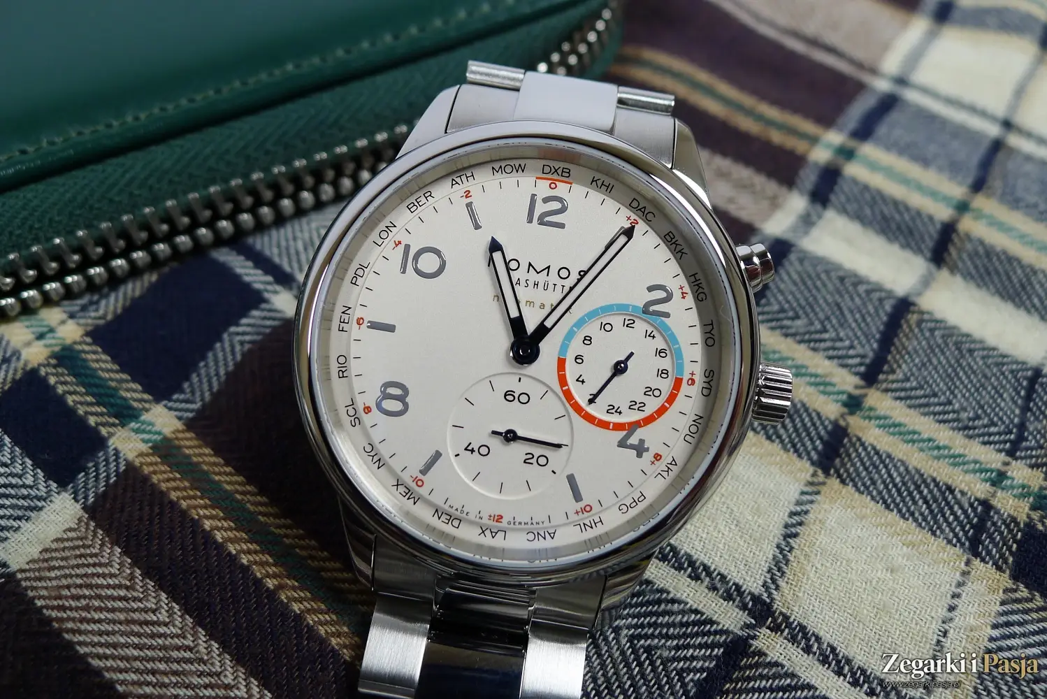 Nomos Club Sport neomatik Worldtimer.