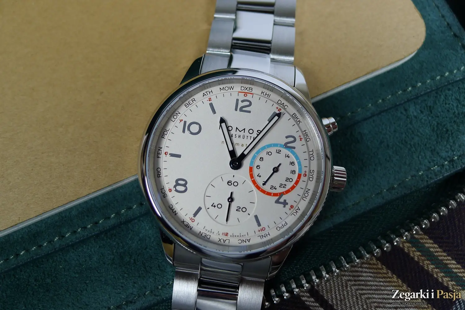 Nomos Club Sport neomatik Worldtimer.
