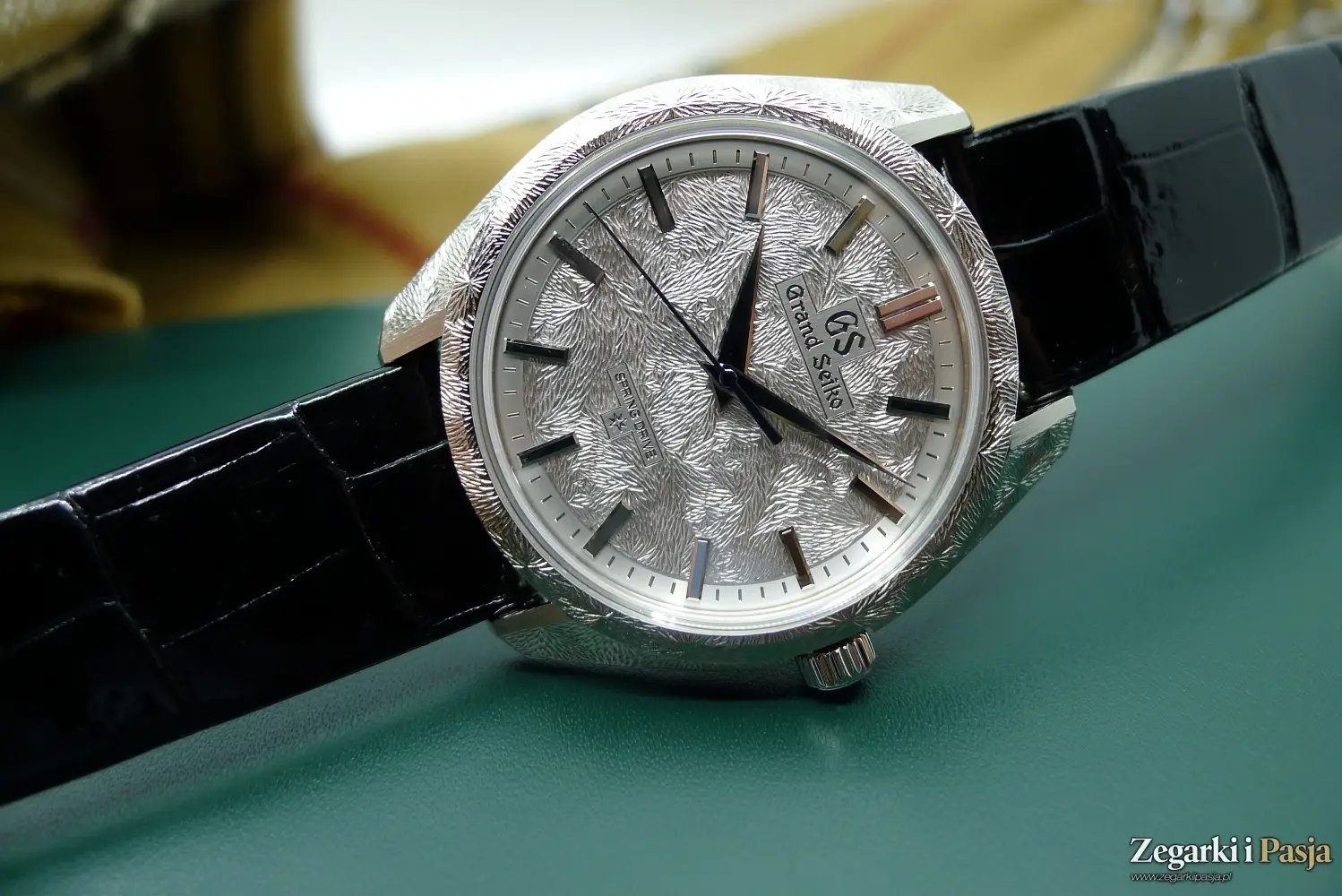 Grand Seiko „Mystic Waterfall" SBGZ01