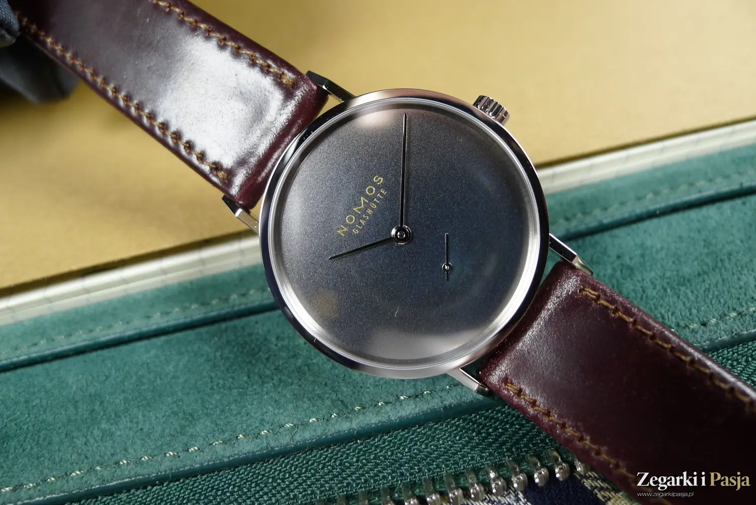 Nomos Twice Unique