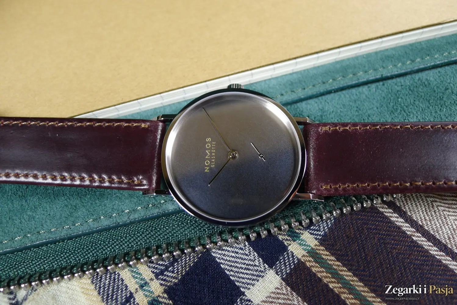 Nomos Twice Unique