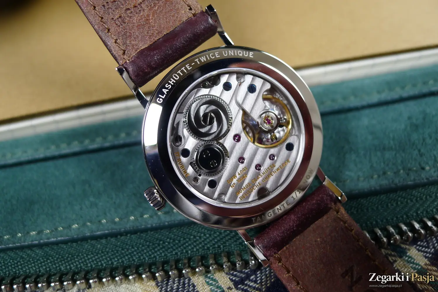 Nomos Twice Unique