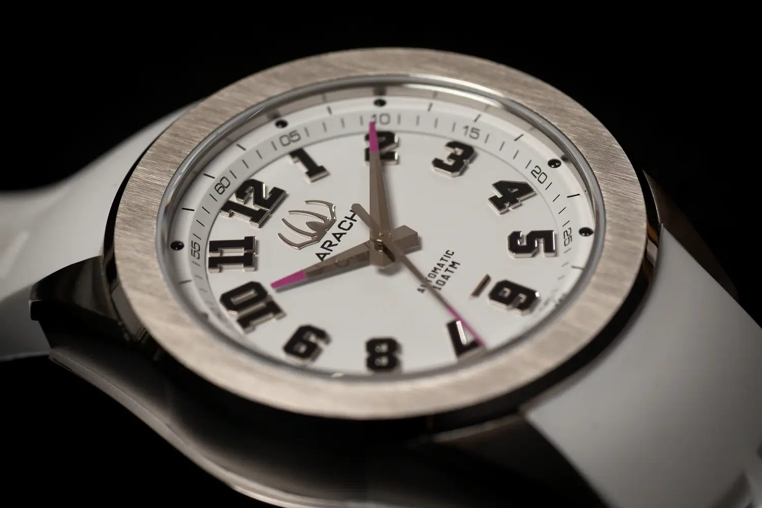 Arach Watches. Polska marka i strach, który stał się inspiracją