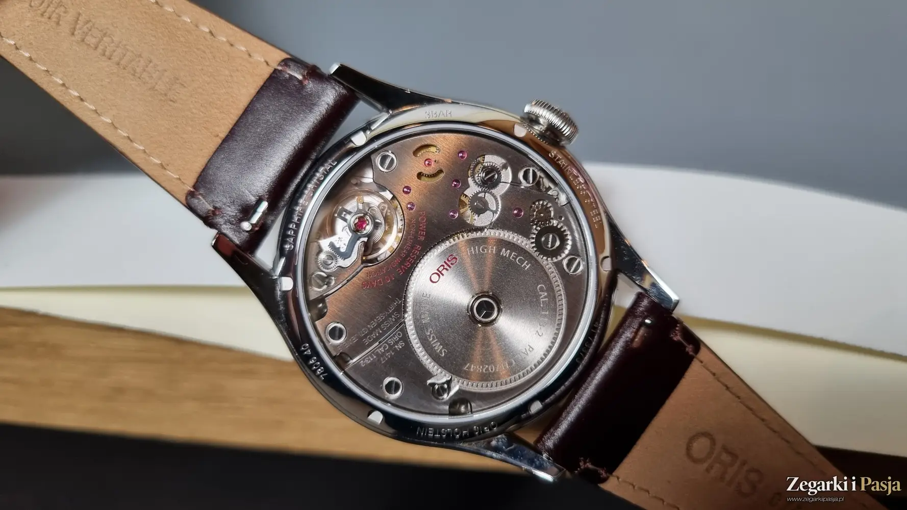 Oris Artelier Calibre 113. Mechanizm „in-house” i kalendarz biznesowy