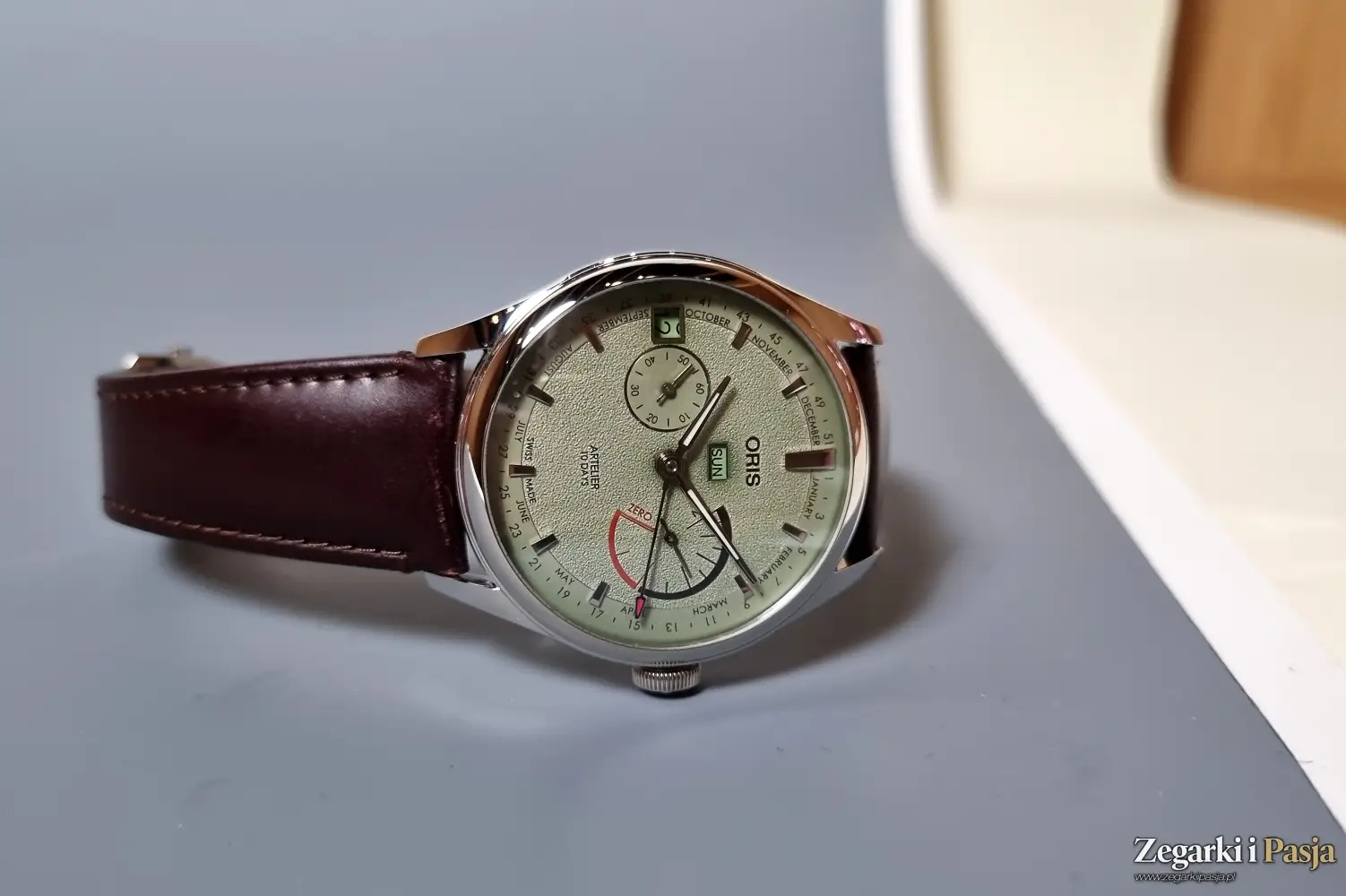 Oris Artelier Calibre 113. Mechanizm „in-house” i kalendarz biznesowy