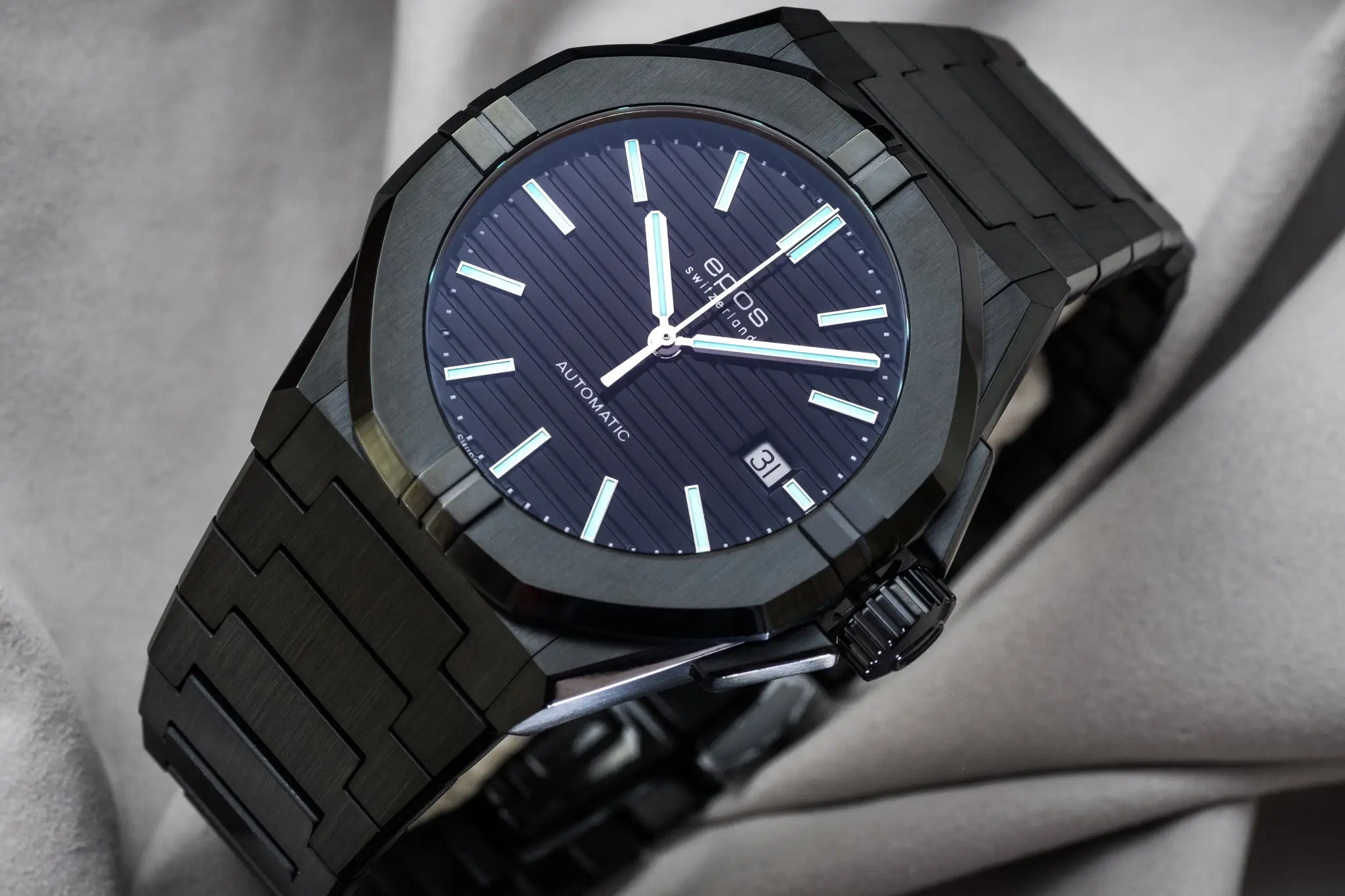 Epos Sport 3506.Sportowo-elegancki zegarek ze zintegrowaną bransoletą