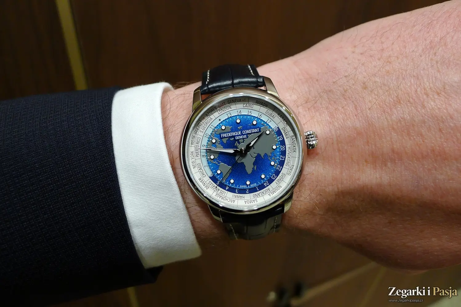 Frederique Constant Classic Worldtimer Manufacture. Przemyślana ewolucja