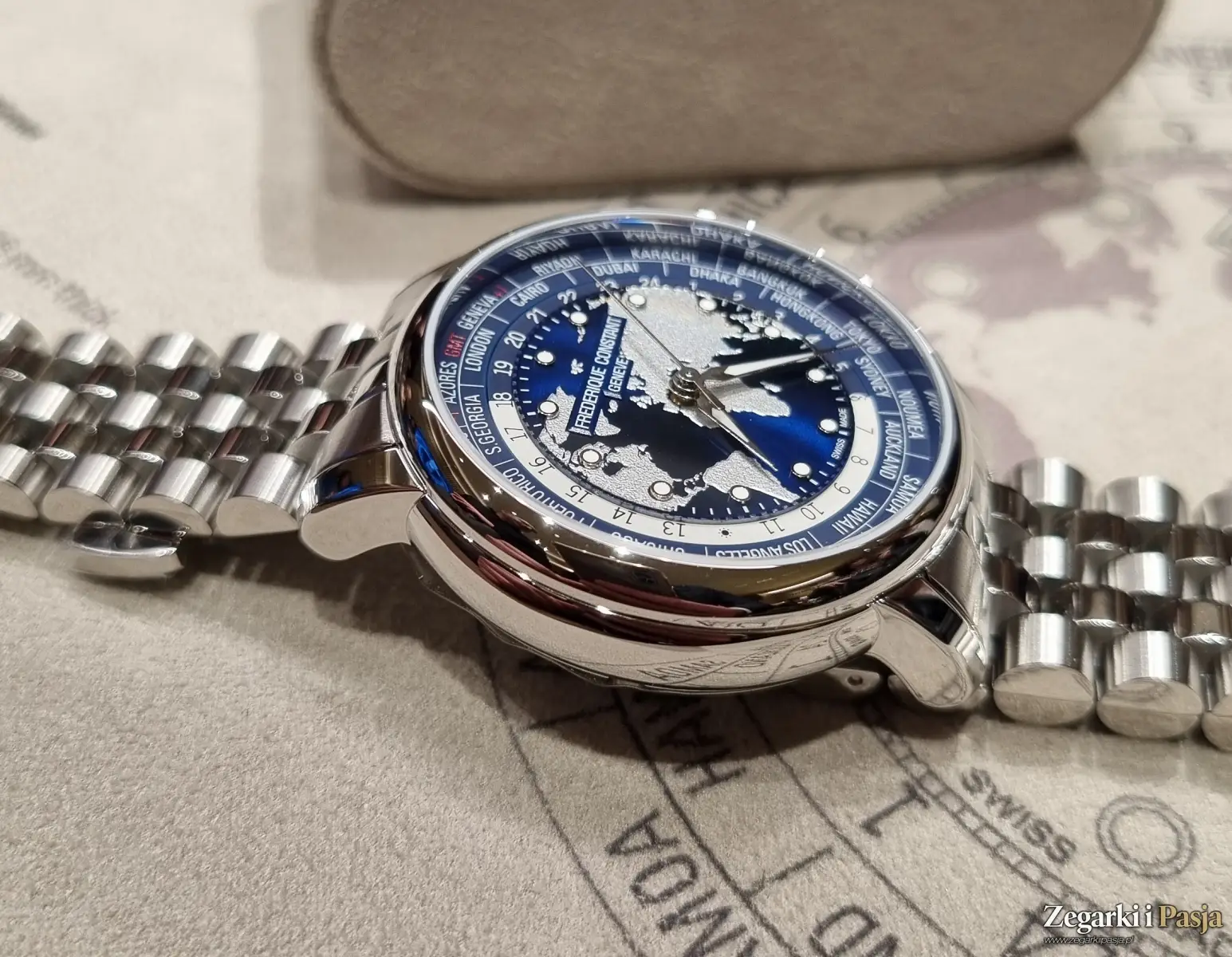 Frederique Constant Classic Worldtimer Manufacture. Przemyślana ewolucja