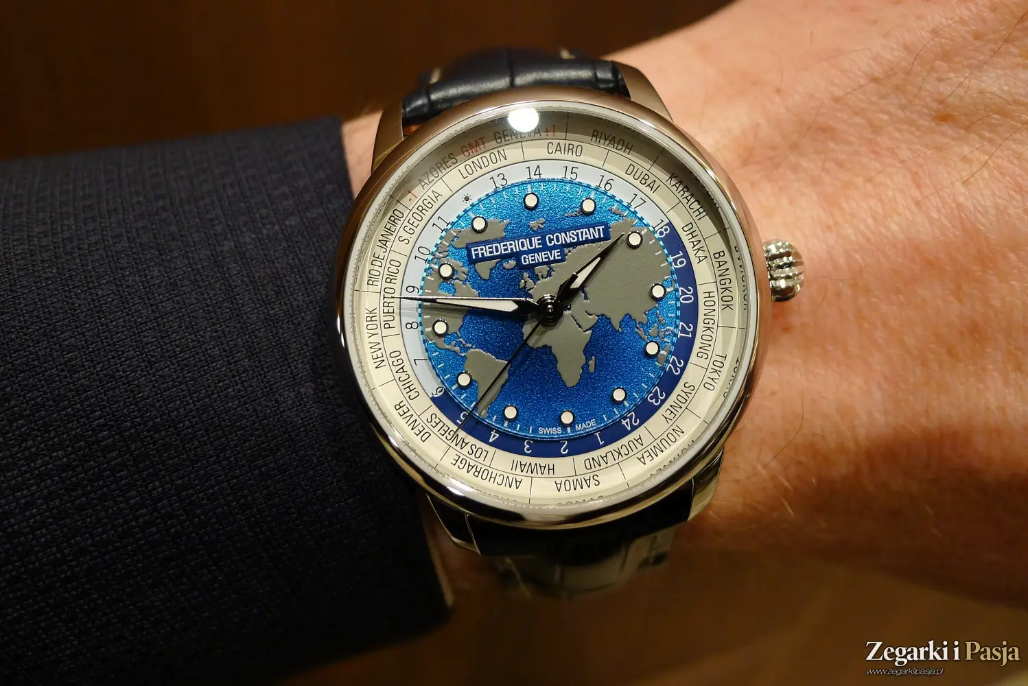 Frederique Constant Classic Worldtimer Manufacture. Przemyślana ewolucja