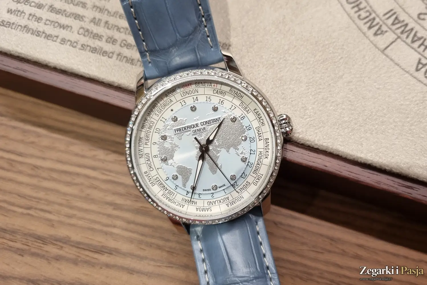 Frederique Constant Classic Worldtimer Manufacture. Przemyślana ewolucja