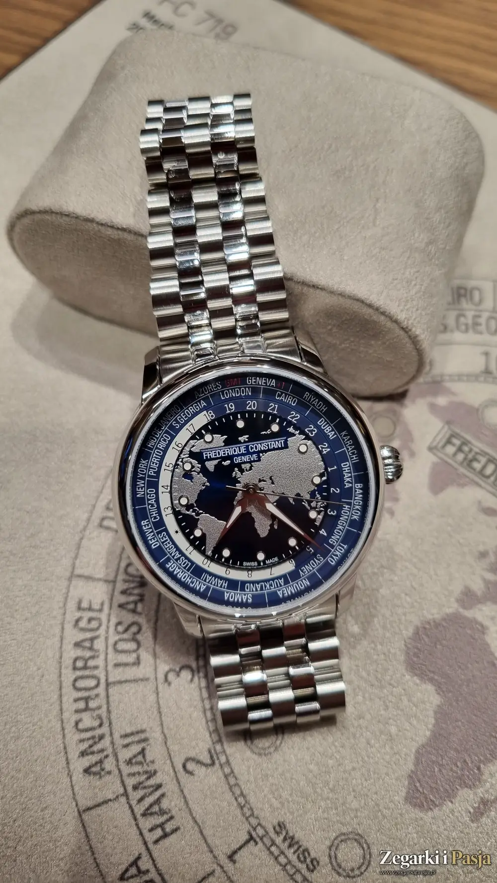 Frederique Constant Classic Worldtimer Manufacture. Przemyślana ewolucja