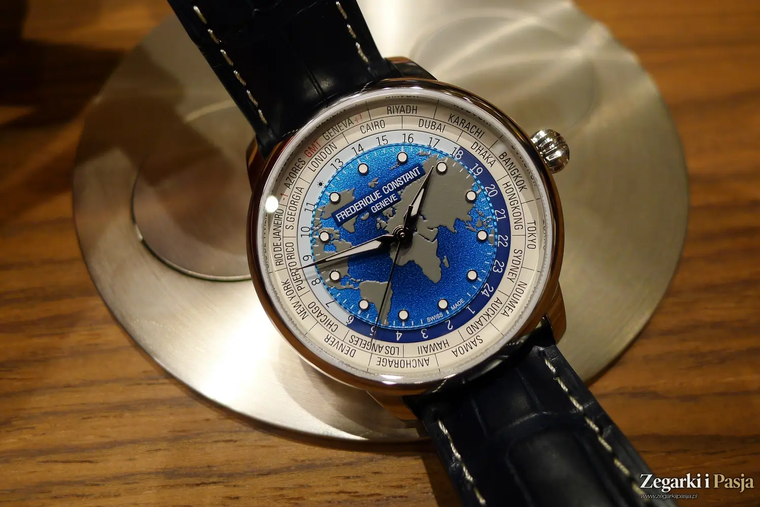 Frederique Constant Classic Worldtimer Manufacture. Przemyślana ewolucja