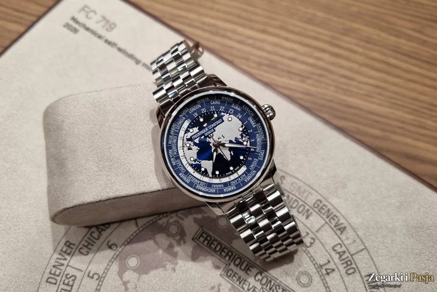 Frederique Constant Classic Worldtimer Manufacture. Przemyślana ewolucja