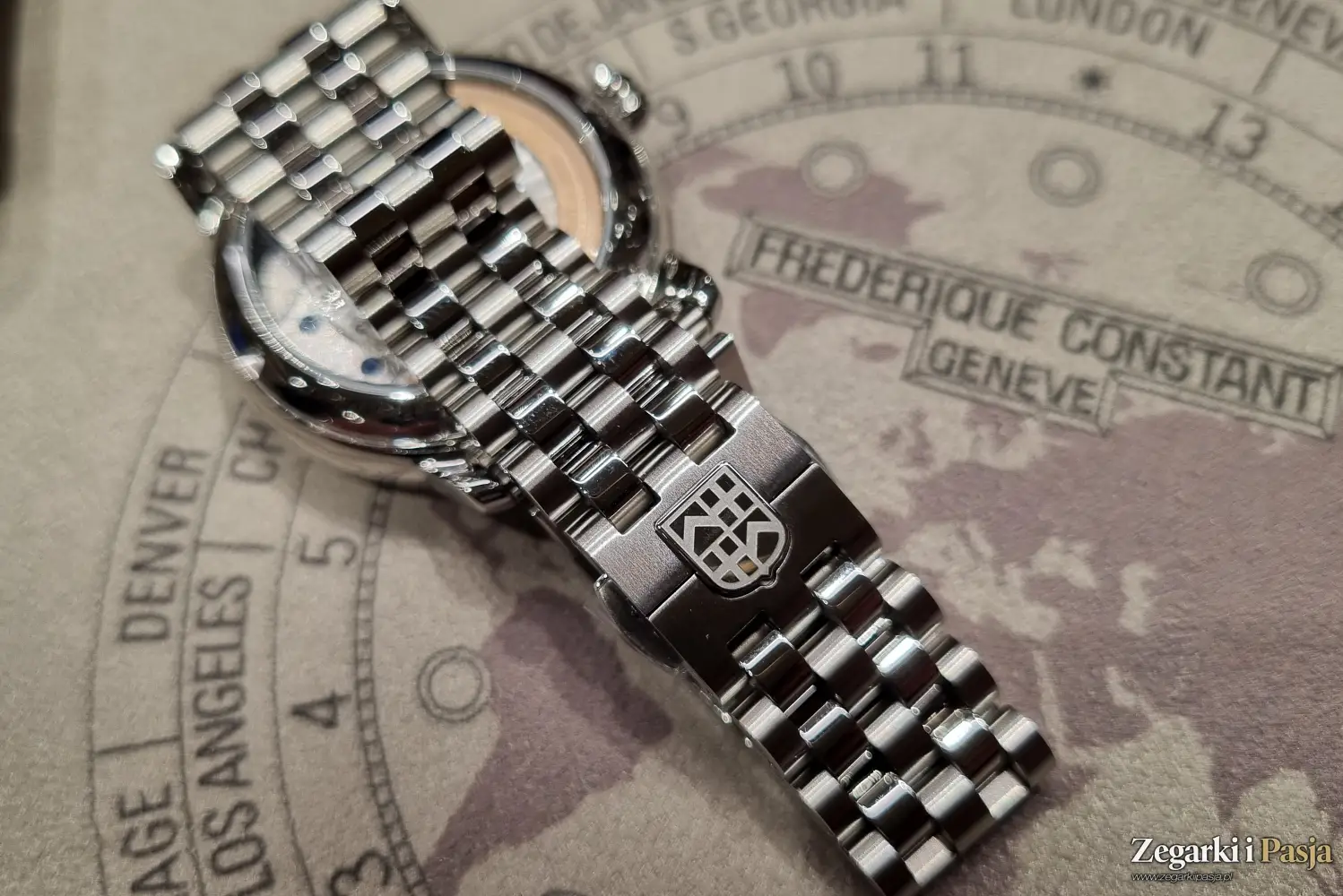 Frederique Constant Classic Worldtimer Manufacture. Przemyślana ewolucja