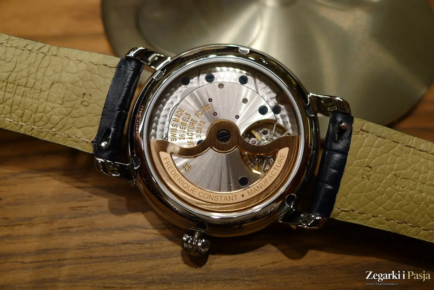 Frederique Constant Classic Worldtimer Manufacture. Przemyślana ewolucja