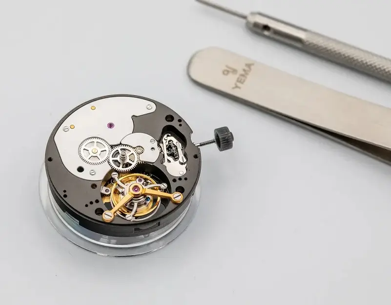 Yema. Francuskie zegarki, Superman i mechanizmy „in-house” 