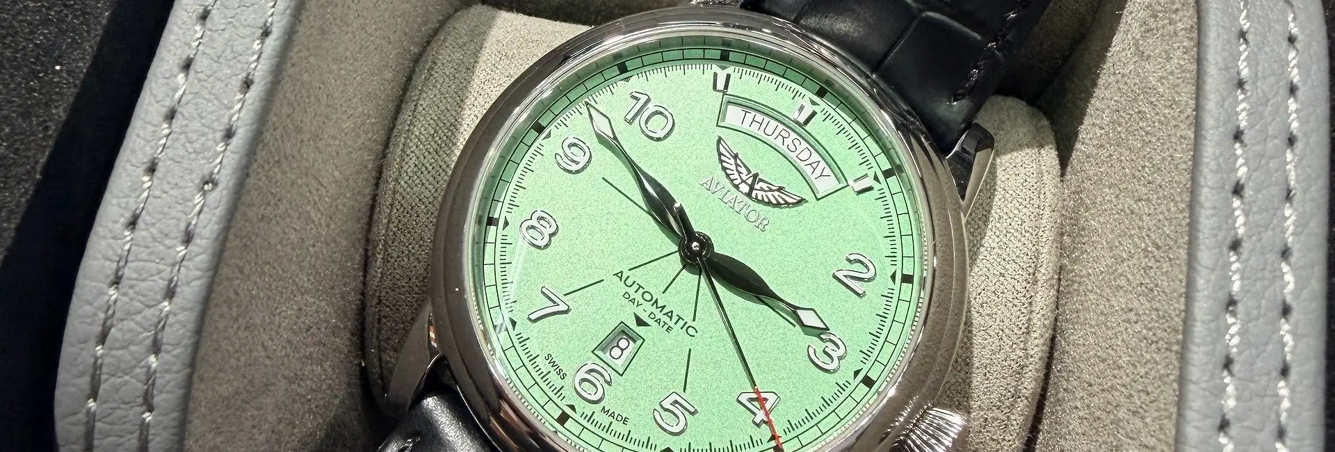 Zegarek typu „pilot” inspirowany złotą erą lotnictwa