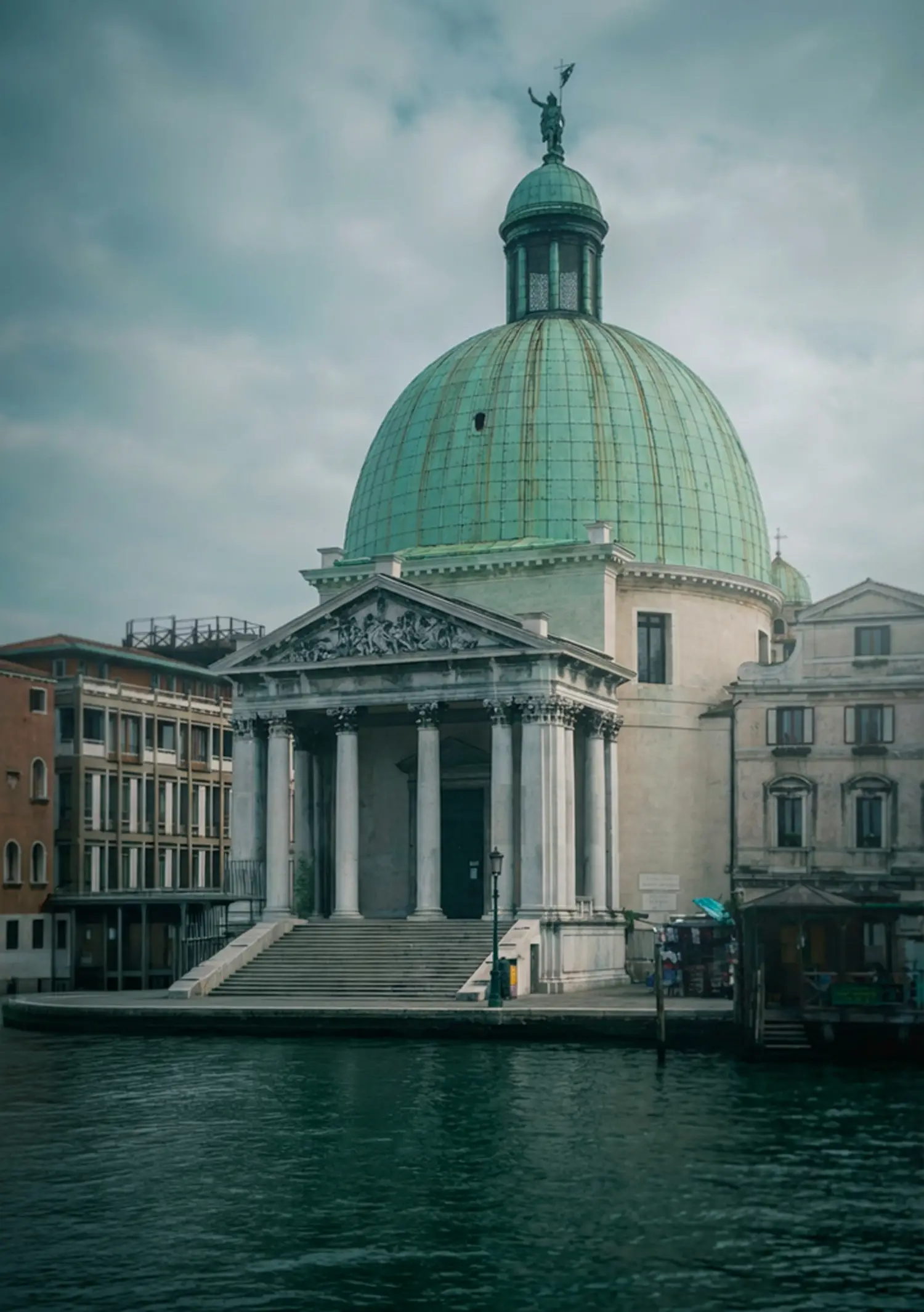 Venezianico Nereide Verdigris. Fascynująca ewolucja metalu na przestrzeni czasu