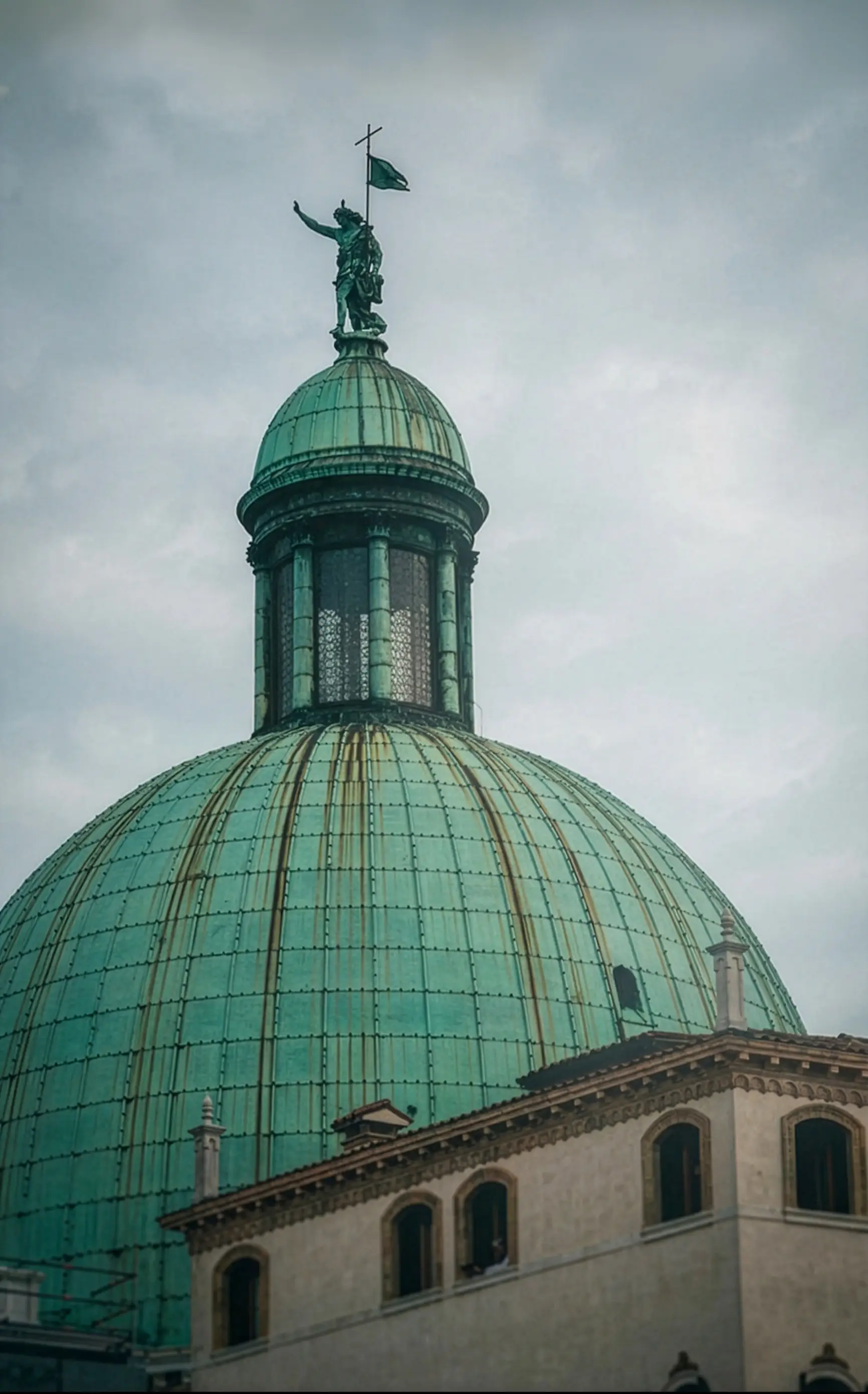Venezianico Nereide Verdigris. Fascynująca ewolucja metalu na przestrzeni czasu