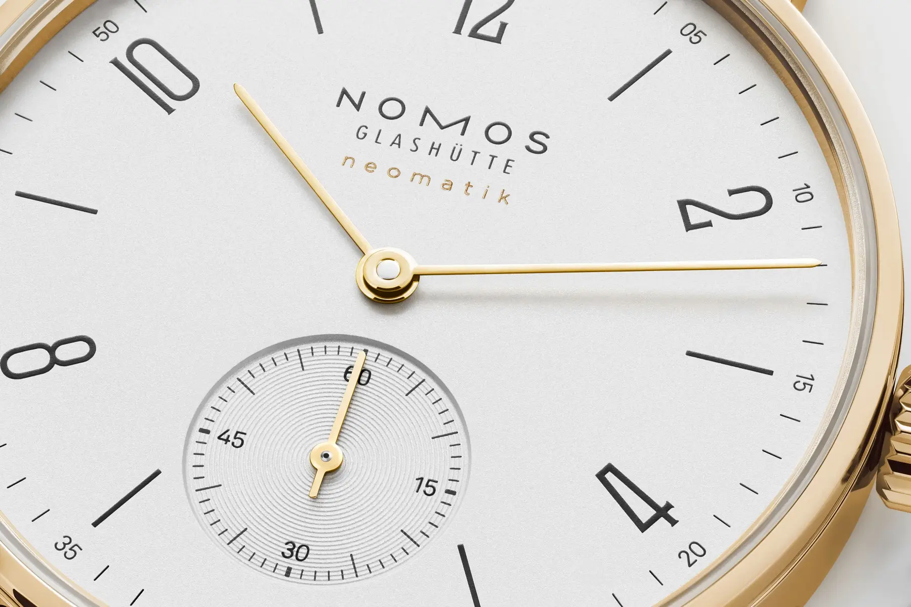 Nomos Ludwig gold i Tangente gold. Klasyczne zegarki mechaniczne z kopertami ze złota