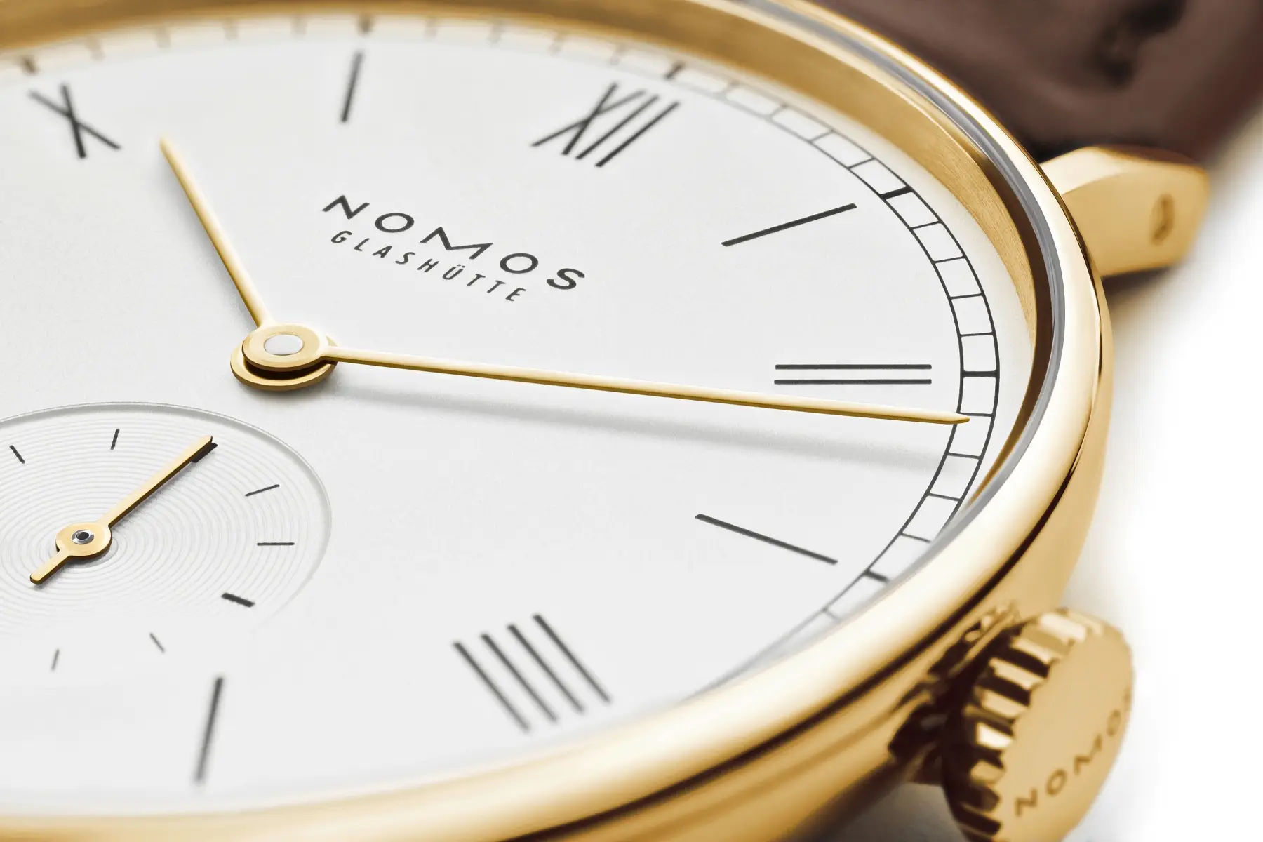 Nomos Ludwig gold i Tangente gold. Klasyczne zegarki mechaniczne z kopertami ze złota