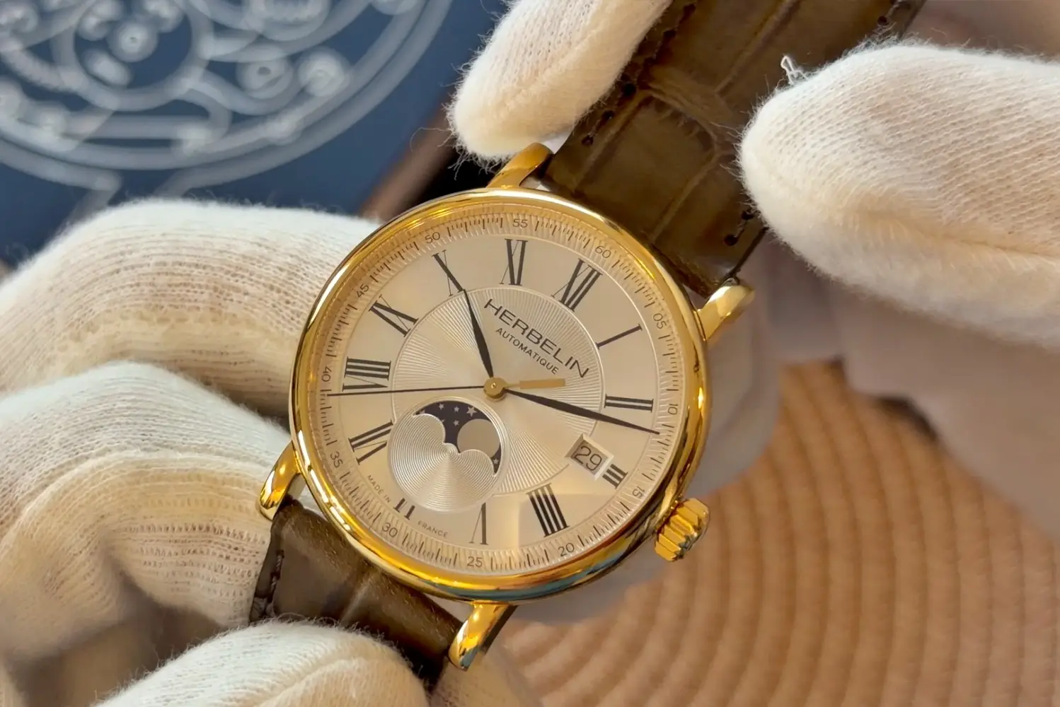 Wideo recenzja Herbelin Inspiration Automatic Moon Phase. Subtelny i klasyczny zegarek mechaniczny