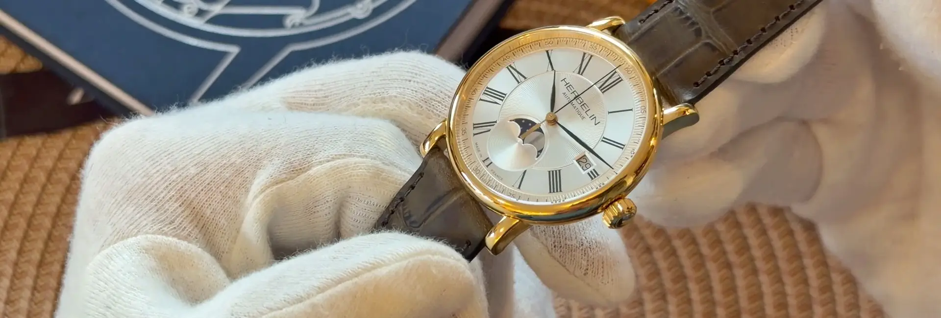 Subtelny i klasyczny zegarek mechaniczny