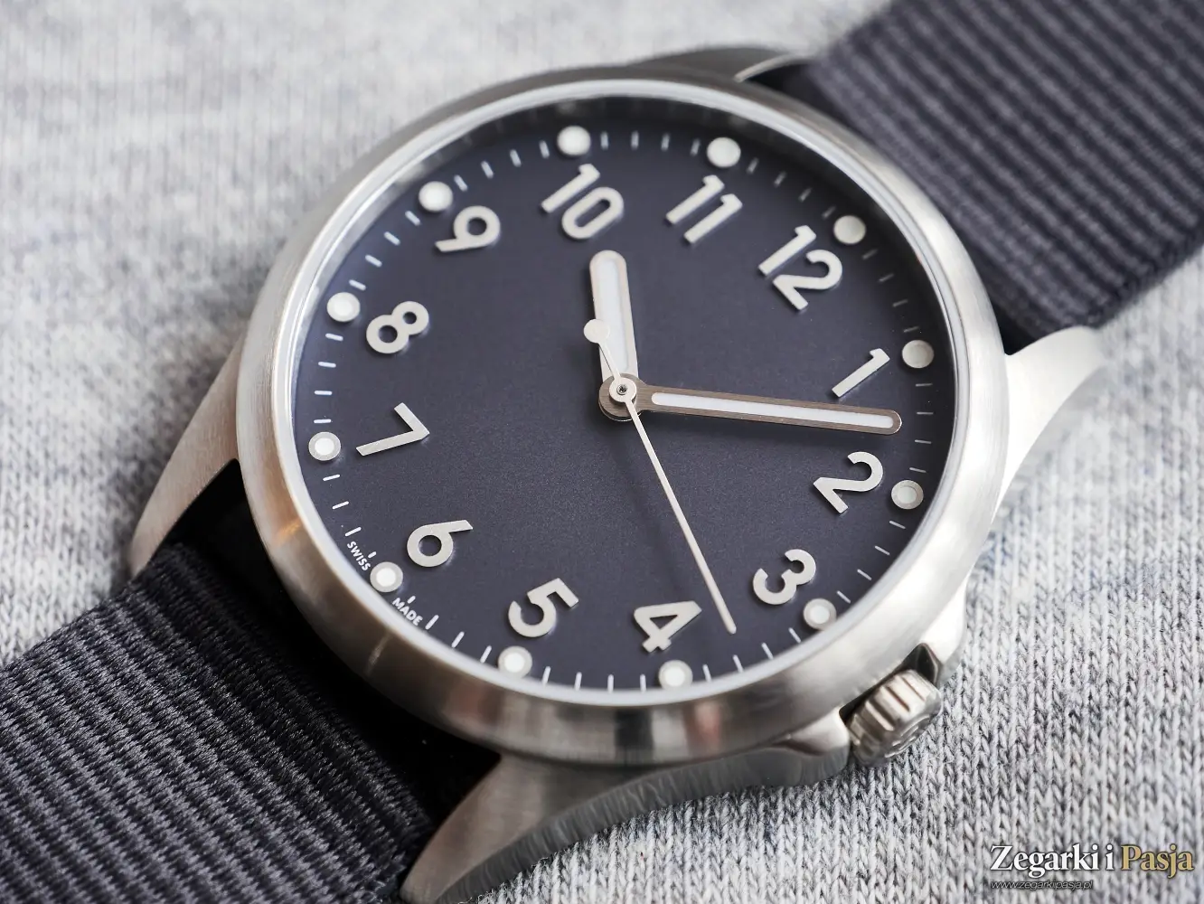 Recenzja: Mudita Radiant. Zegarek polowy dla wyznających zasadę JOMO