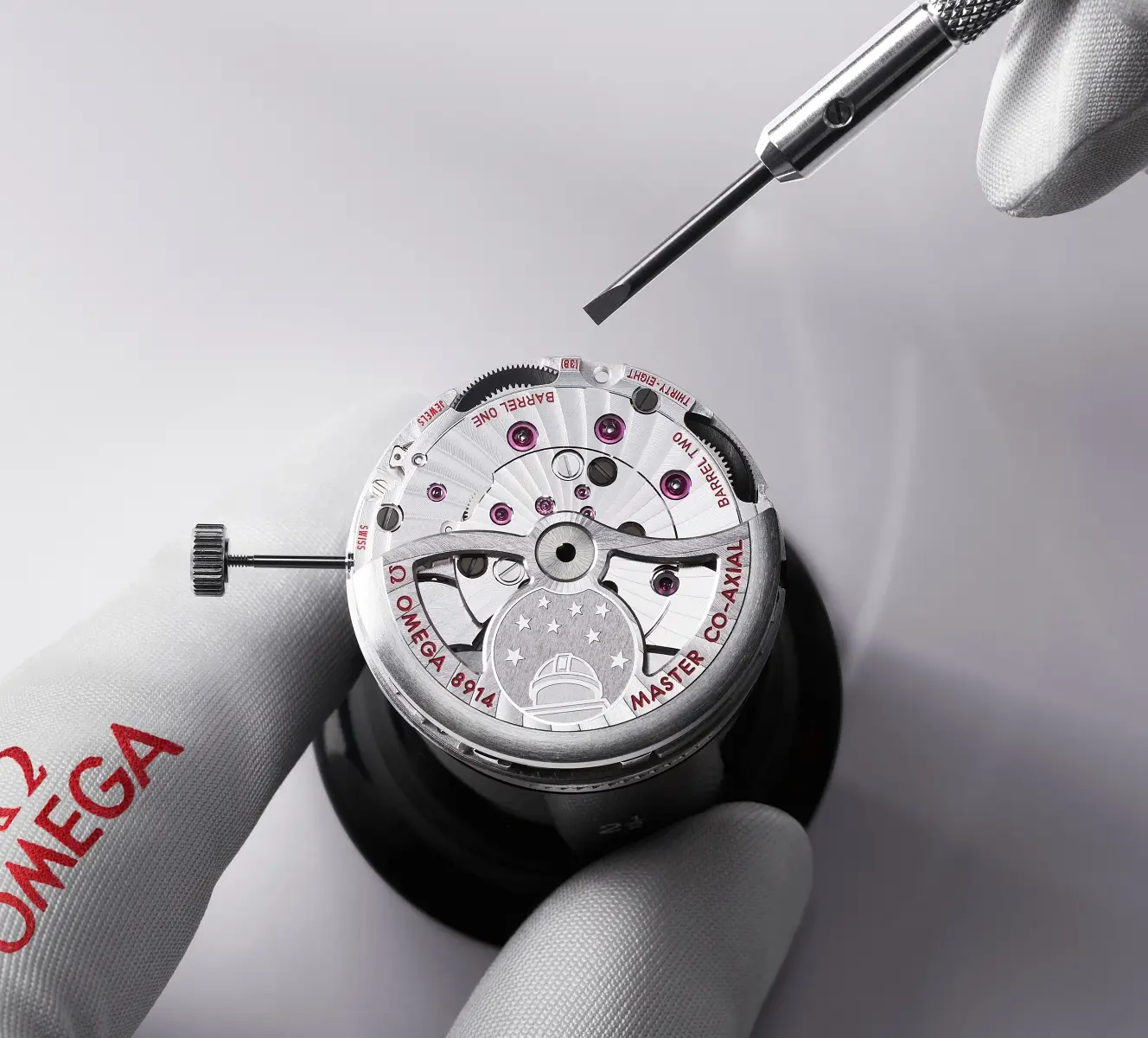 Omega Constellation Observatory. Pierwszy zegarek z dwiema wskazówkami i certyfikatem Master Chronometer