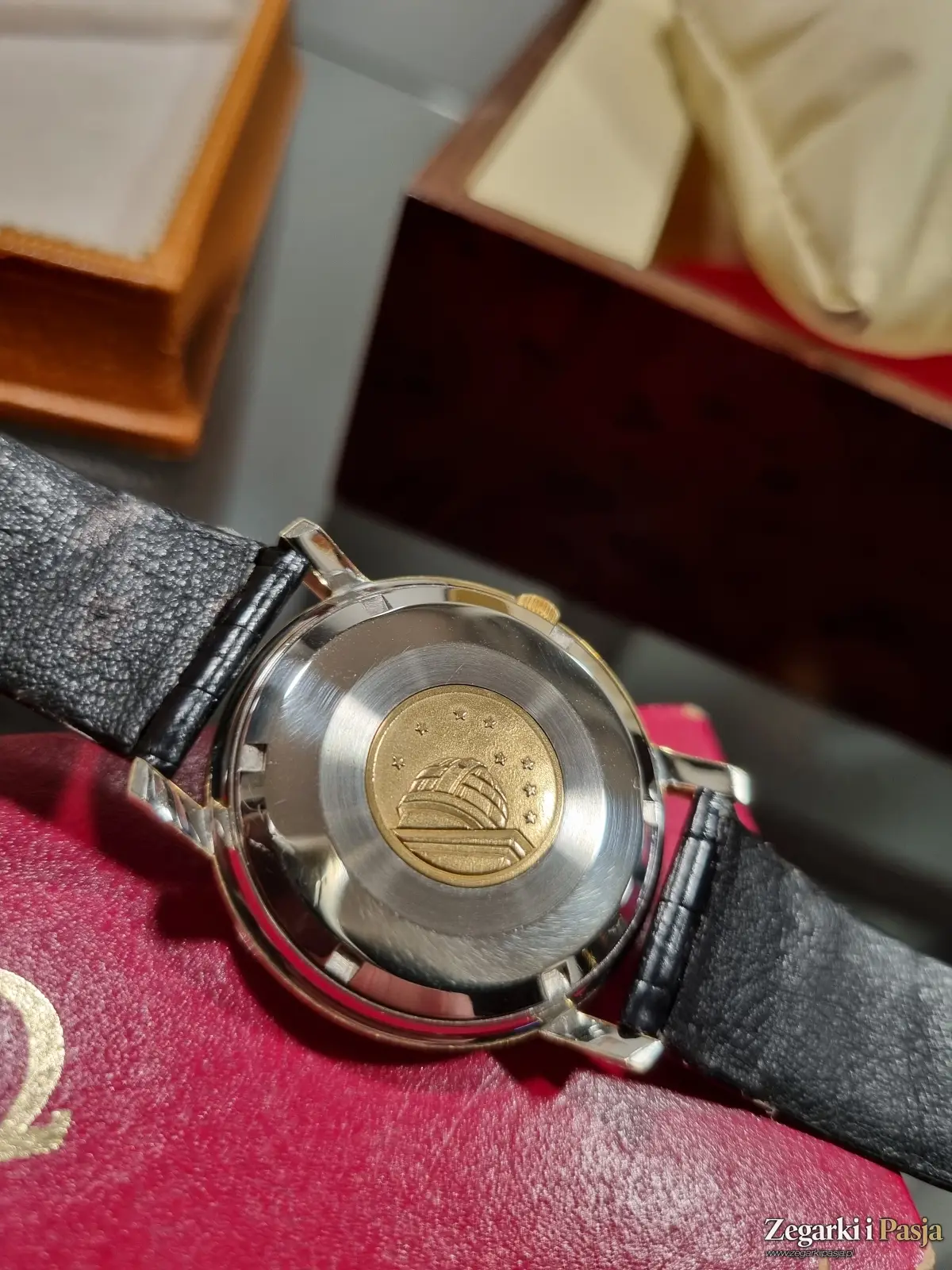 Omega Constellation Observatory. Pierwszy zegarek z dwiema wskazówkami i certyfikatem Master Chronometer