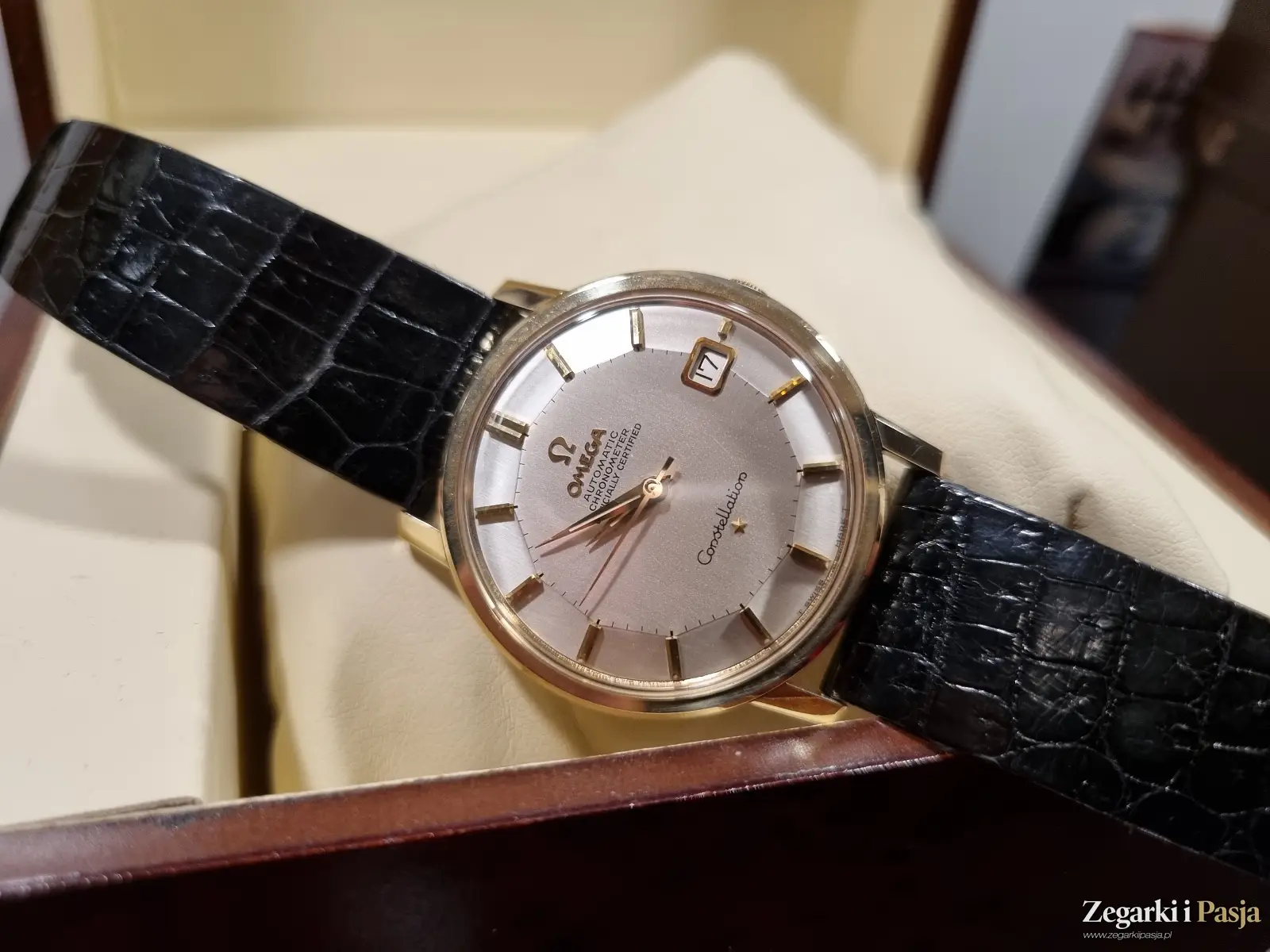 Omega Constellation Observatory. Pierwszy zegarek z dwiema wskazówkami i certyfikatem Master Chronometer