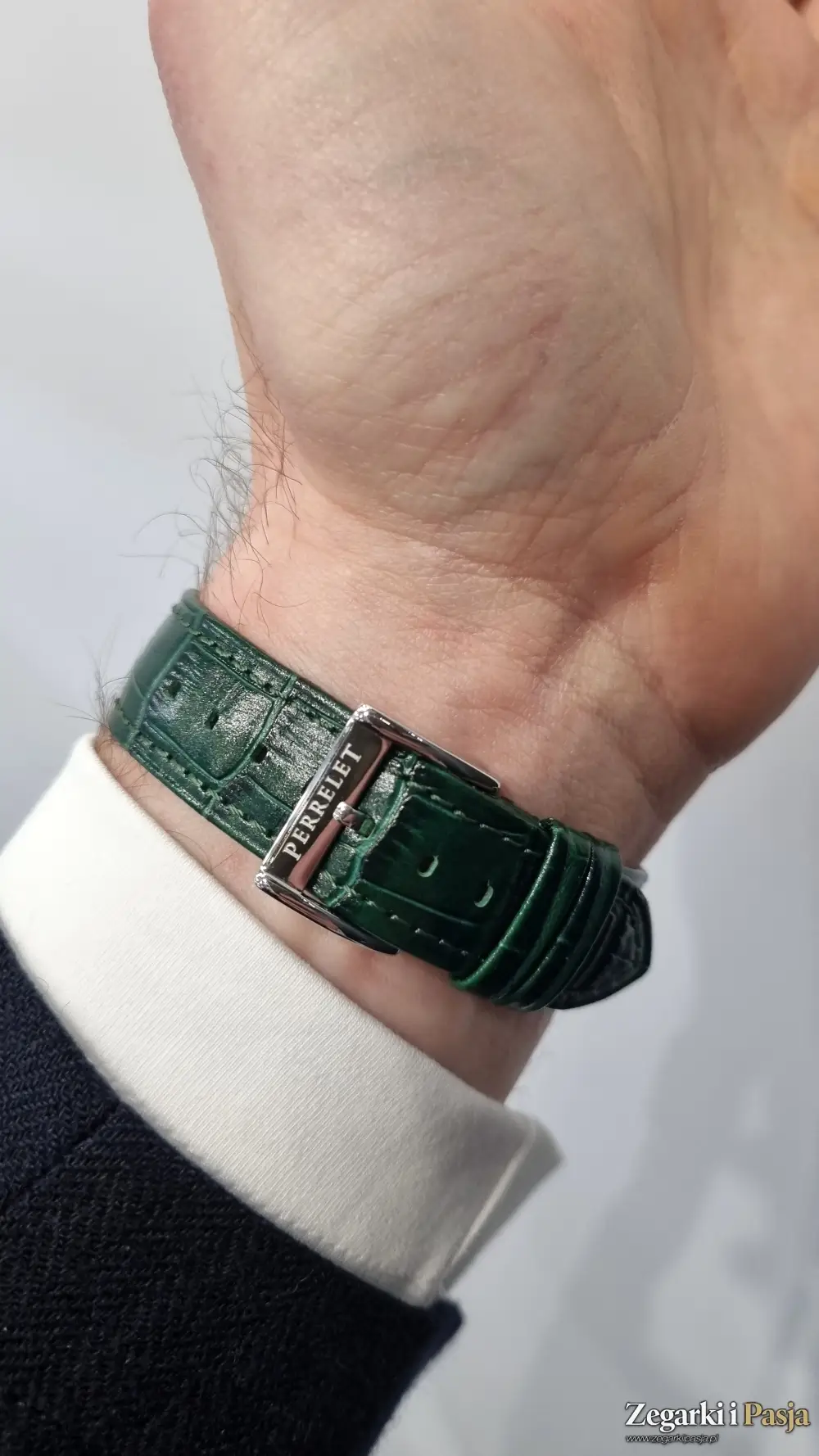 Perrelet Weekend Malachite z tarczą o intensywnej barwie i unikalnych wzorach
