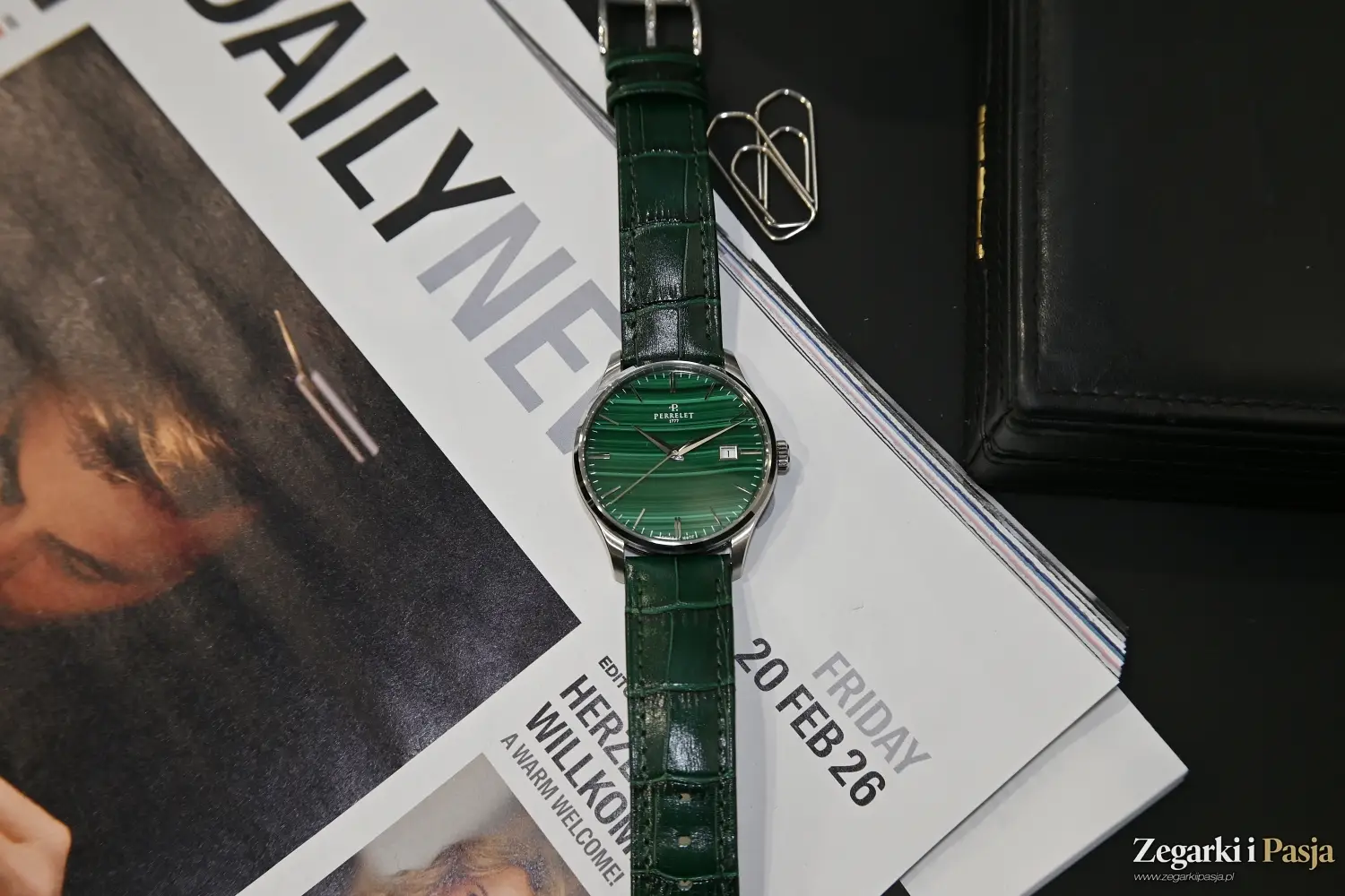 Perrelet Weekend Malachite z tarczą o intensywnej barwie i unikalnych wzorach