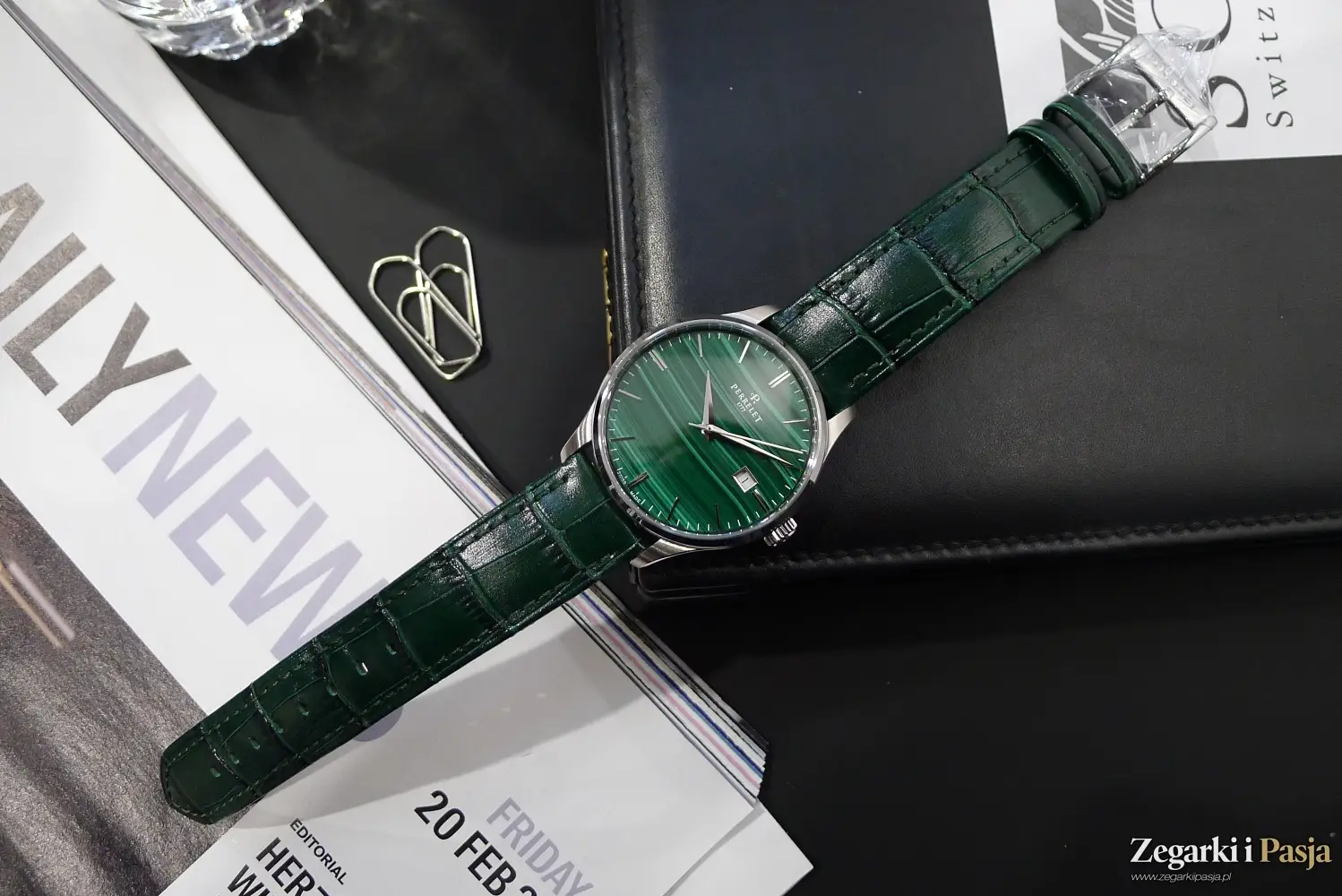 Perrelet Weekend Malachite z tarczą o intensywnej barwie i unikalnych wzorach