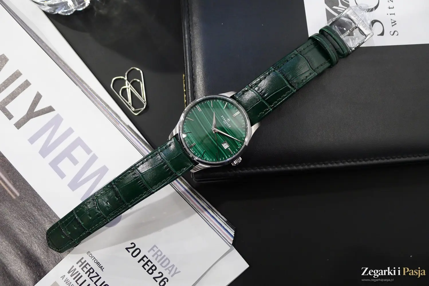 Perrelet Weekend Malachite z tarczą o intensywnej barwie i unikalnych wzorach