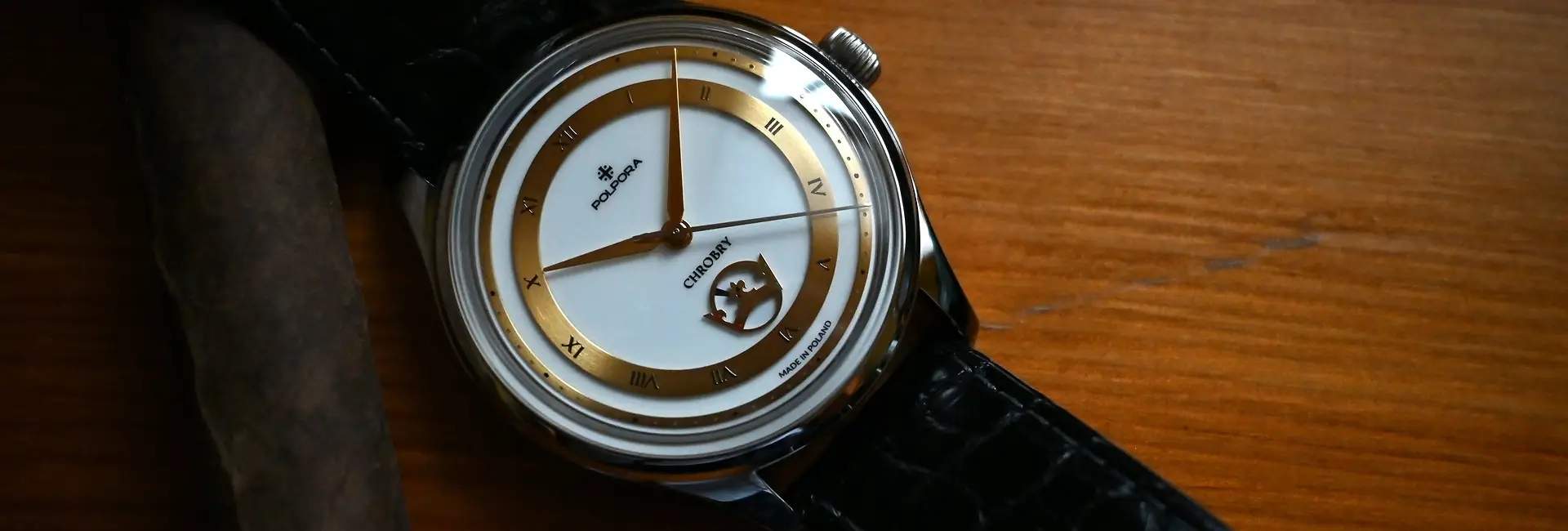 Majestat i atrybuty królewskiej władzy ujęte w zegarku