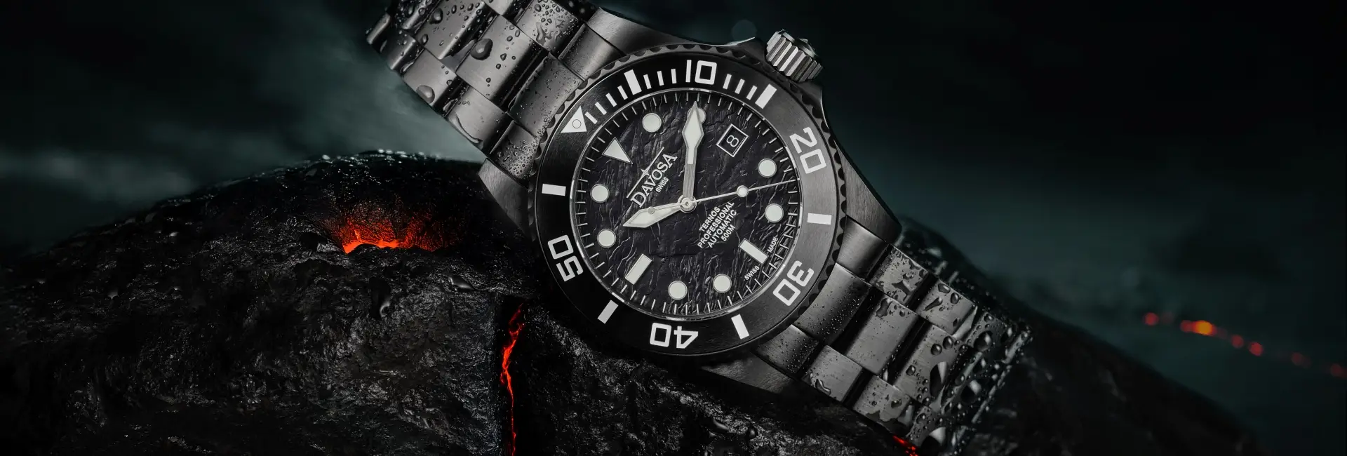 Czarny „diver” z tarczą niczym zastygła lawa