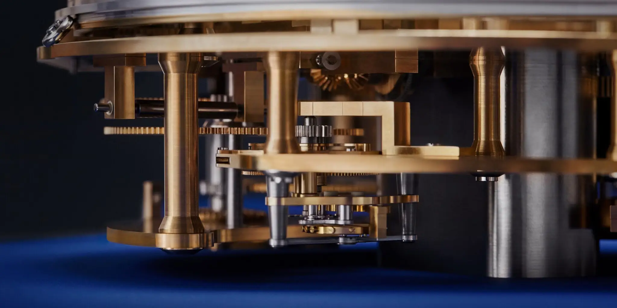 Louis Vuitton x De Bethune LVDB-03 GMT i Sympathique Louis Varius. Sztuka podróżowania… w czasie