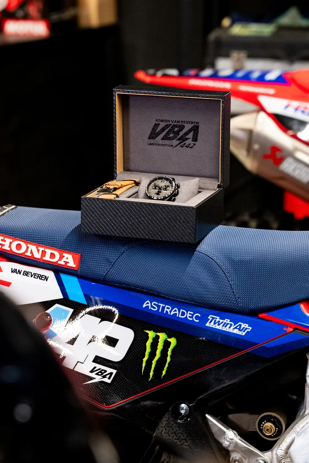 Atlantic x Adrien Van Beveren. W pogoni za marzeniami i limitowany zegarek Atlantic Desert Racer VBA 442