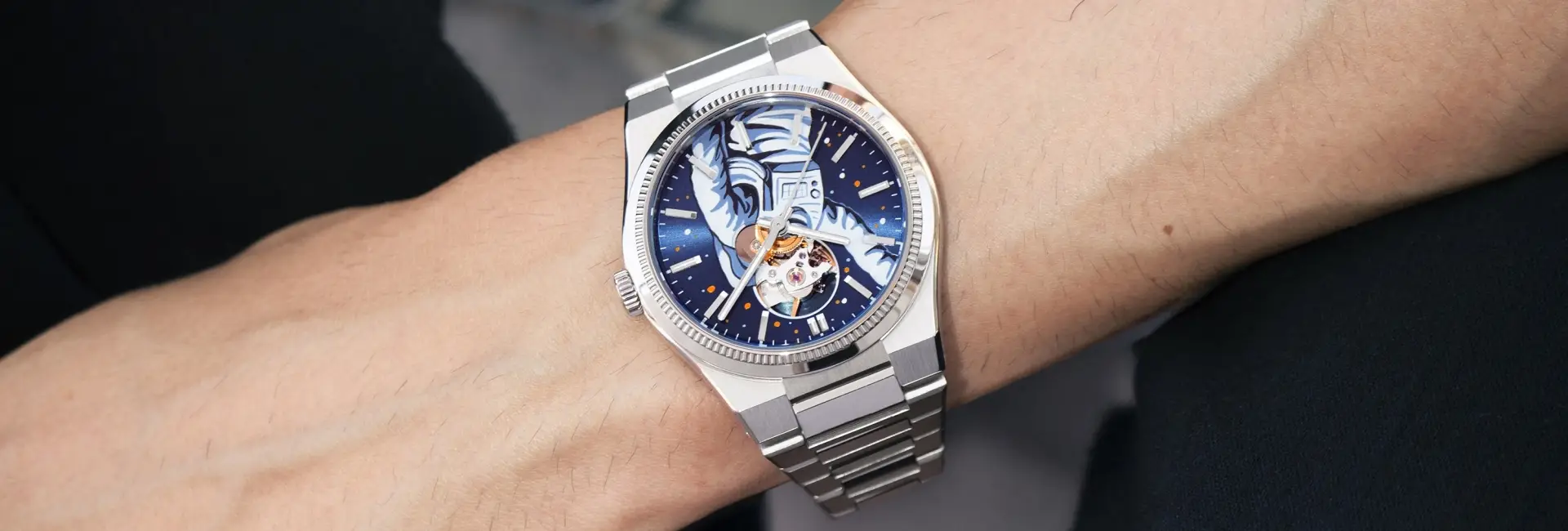 Zegarki z ręcznie malowanymi tarczami